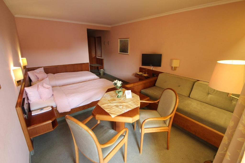 Hotel Am Kurpark Бад-Вимпфен Номер фото