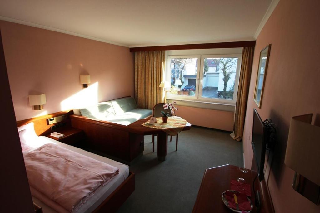 Hotel Am Kurpark Бад-Вимпфен Номер фото