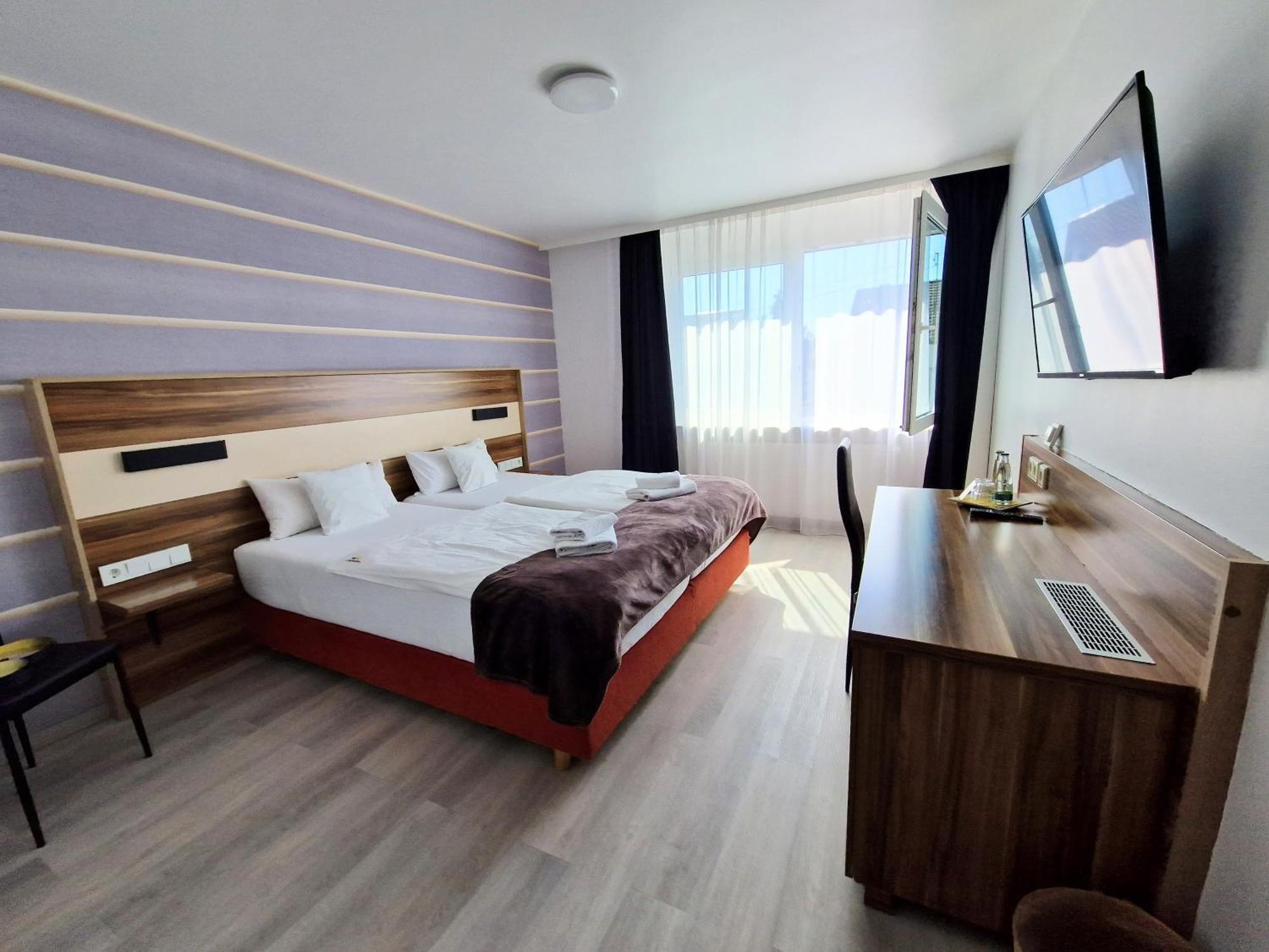 Hotel Am Kurpark Бад-Вимпфен Экстерьер фото